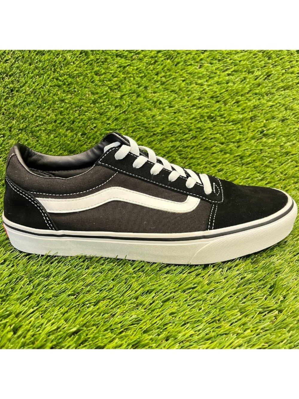 Vans Old Skool Low Womens Size 11 Black White Athletic Skate Shoes Sneakers